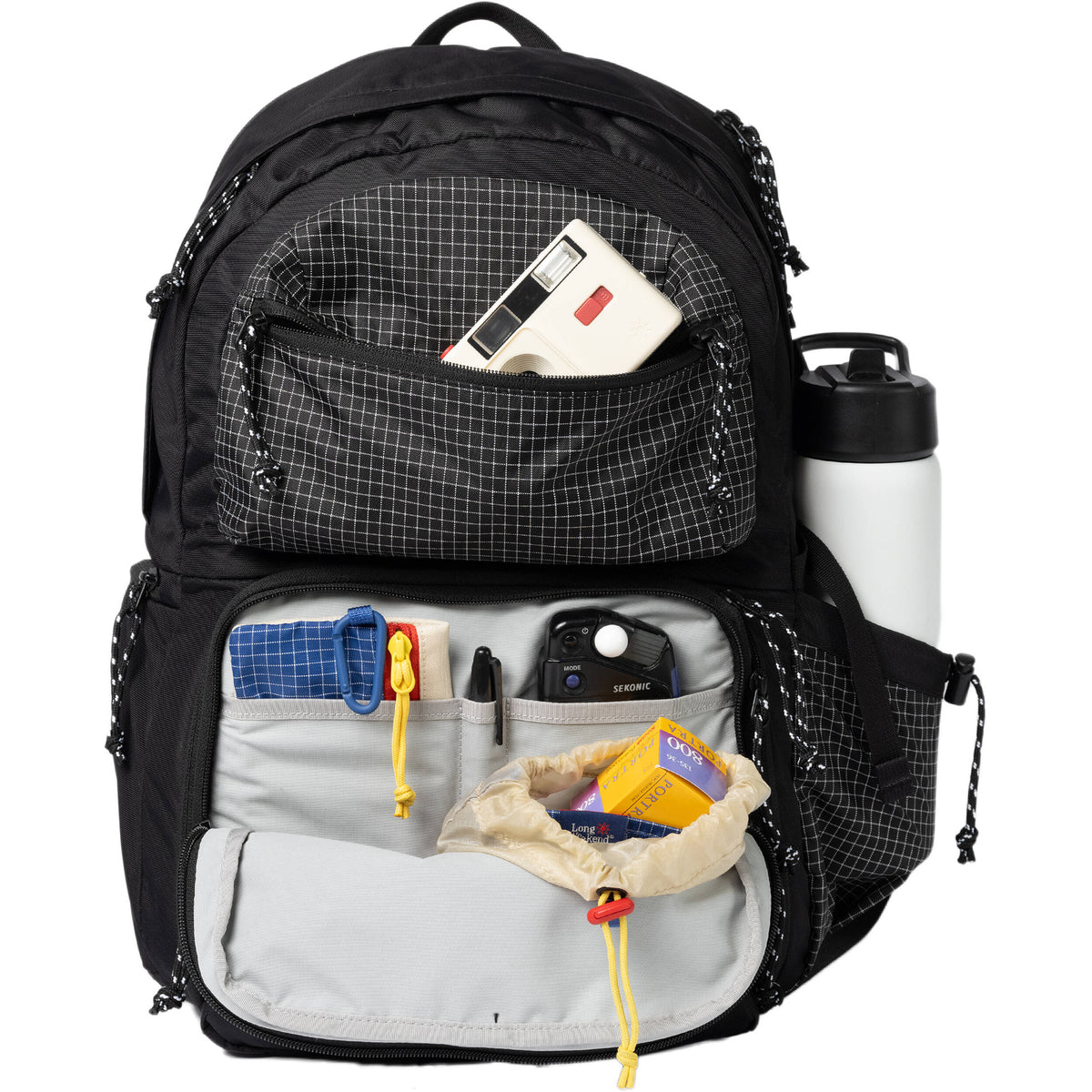 Mochila Long Weekend Morro Convertible (Negro, 22L) - puertos y conexiones