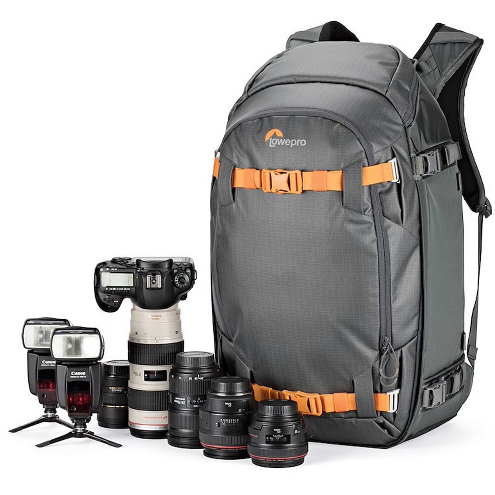 Mochila Lowepro Whistler 450 BP AW II (Gris) - en uso