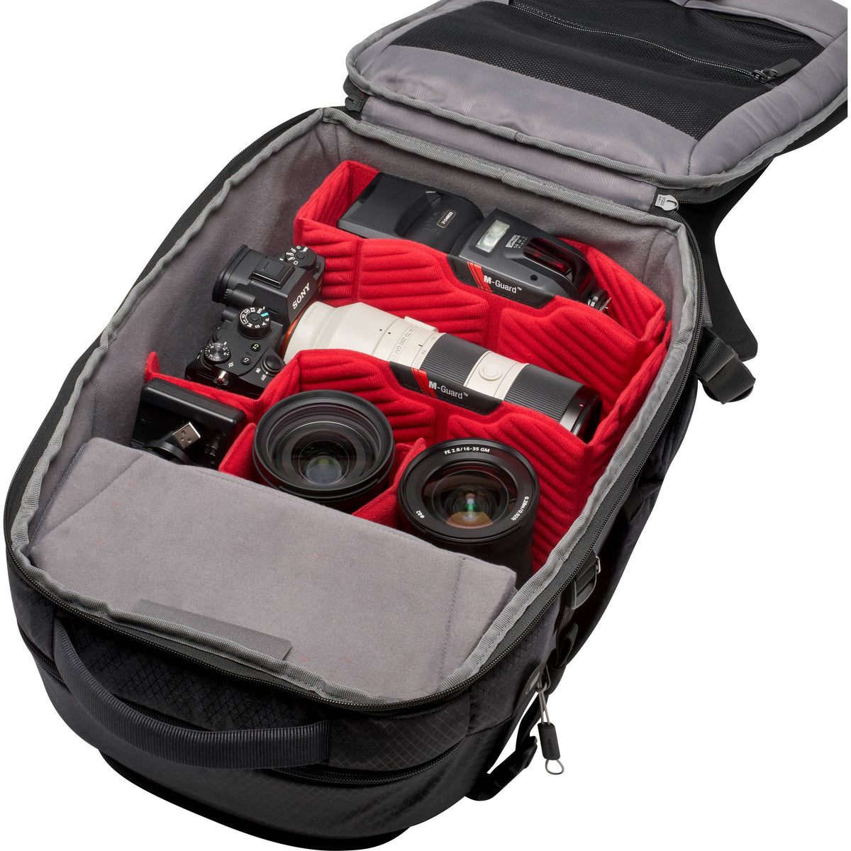 Mochila Manfrotto Pro Light Backloader 22.5L (Mediano) - puertos y conexiones