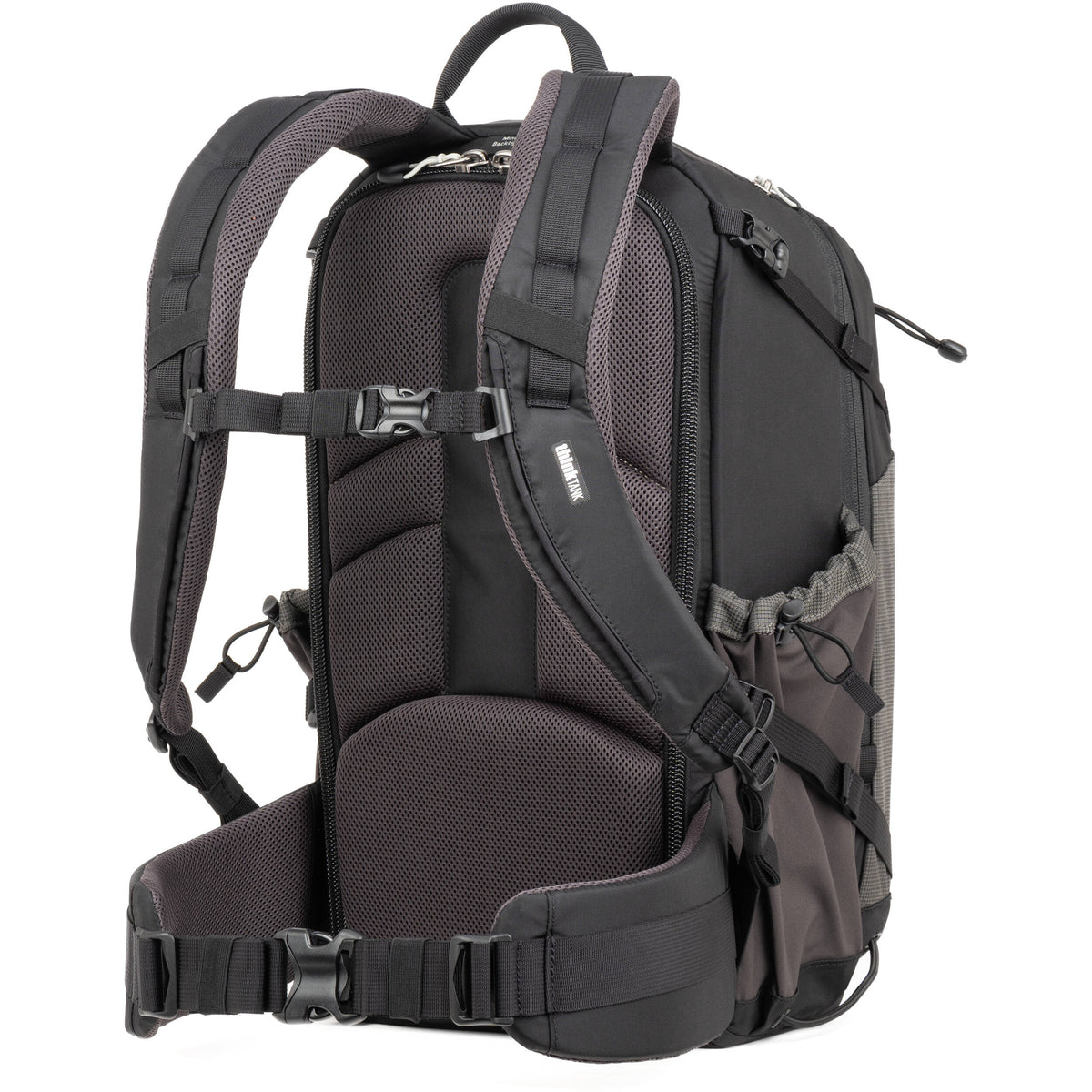 Mochila MindShift Gear Backlight (Slate Negro, 26L) - en uso