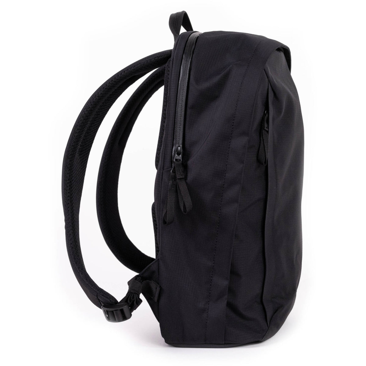 Mochila Moment Everything (Negro, 21L) - puertos y conexiones