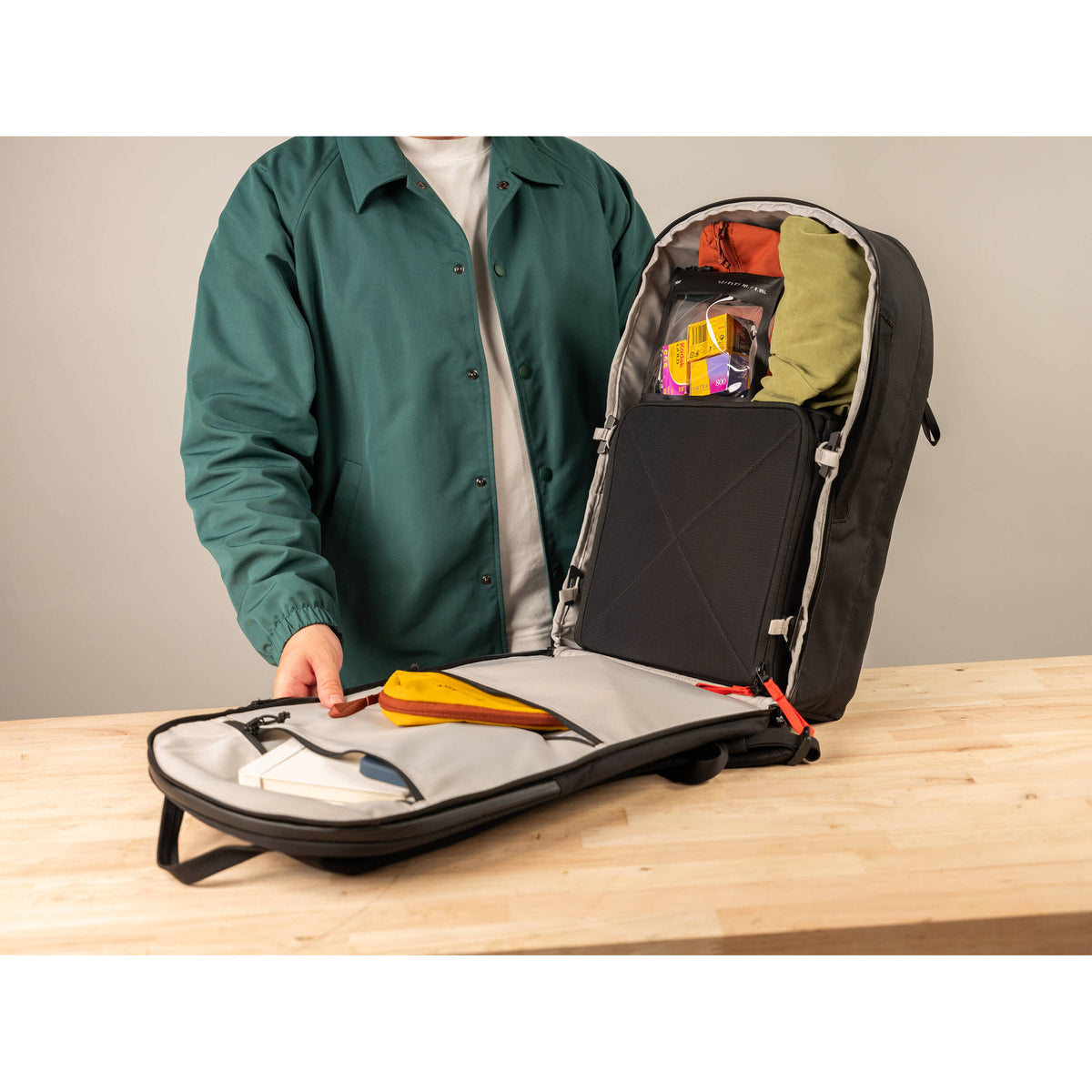 Mochila Moment Everything (Negro, 28L) - detalle