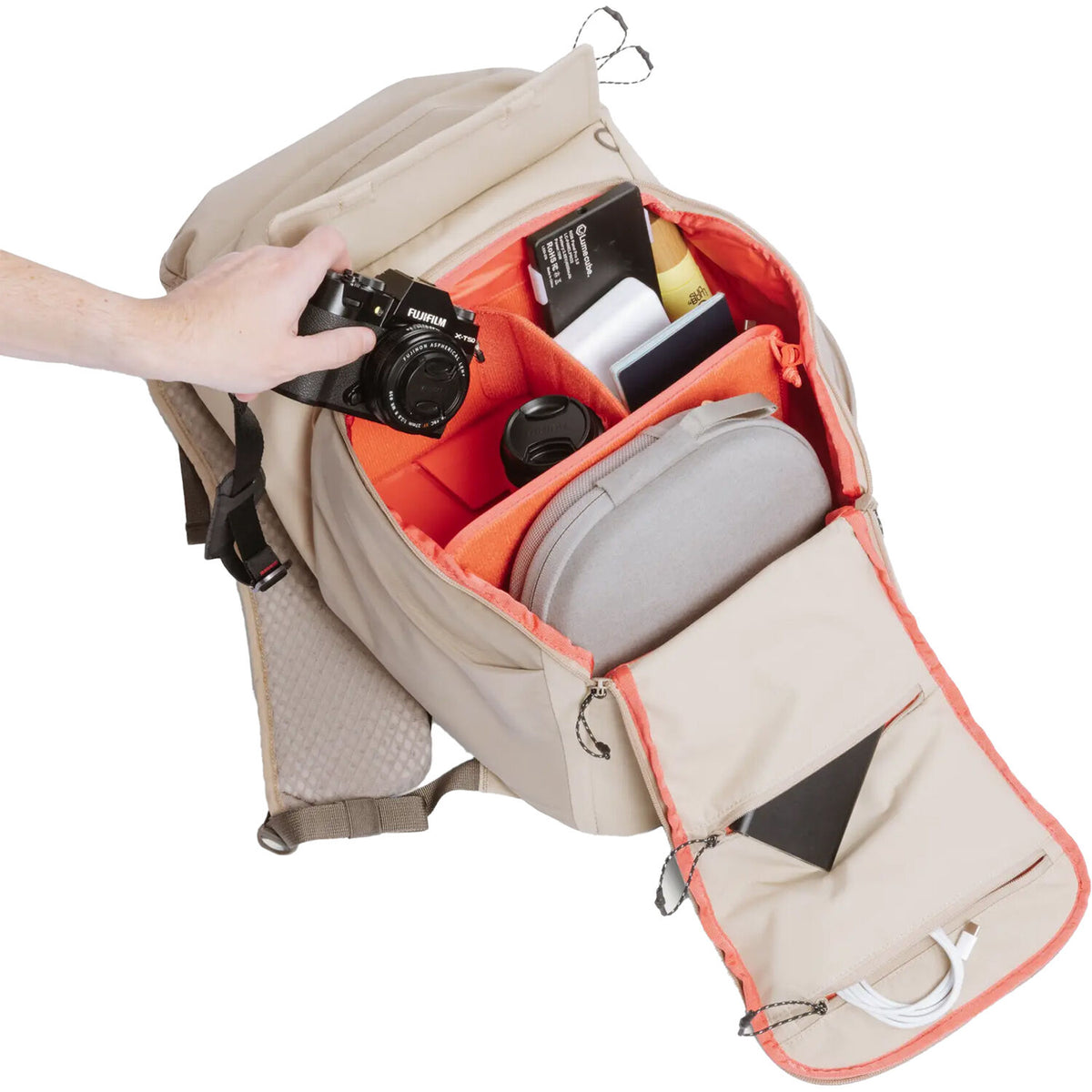Mochila Moment Sequence (Desert, 23L) - vista frontal