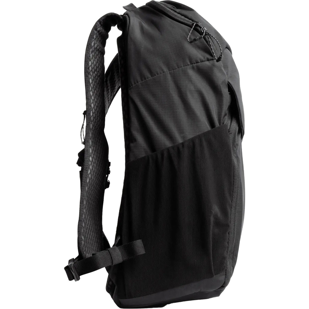 Mochila Moment Sequence (Negro, 23L) - puertos y conexiones