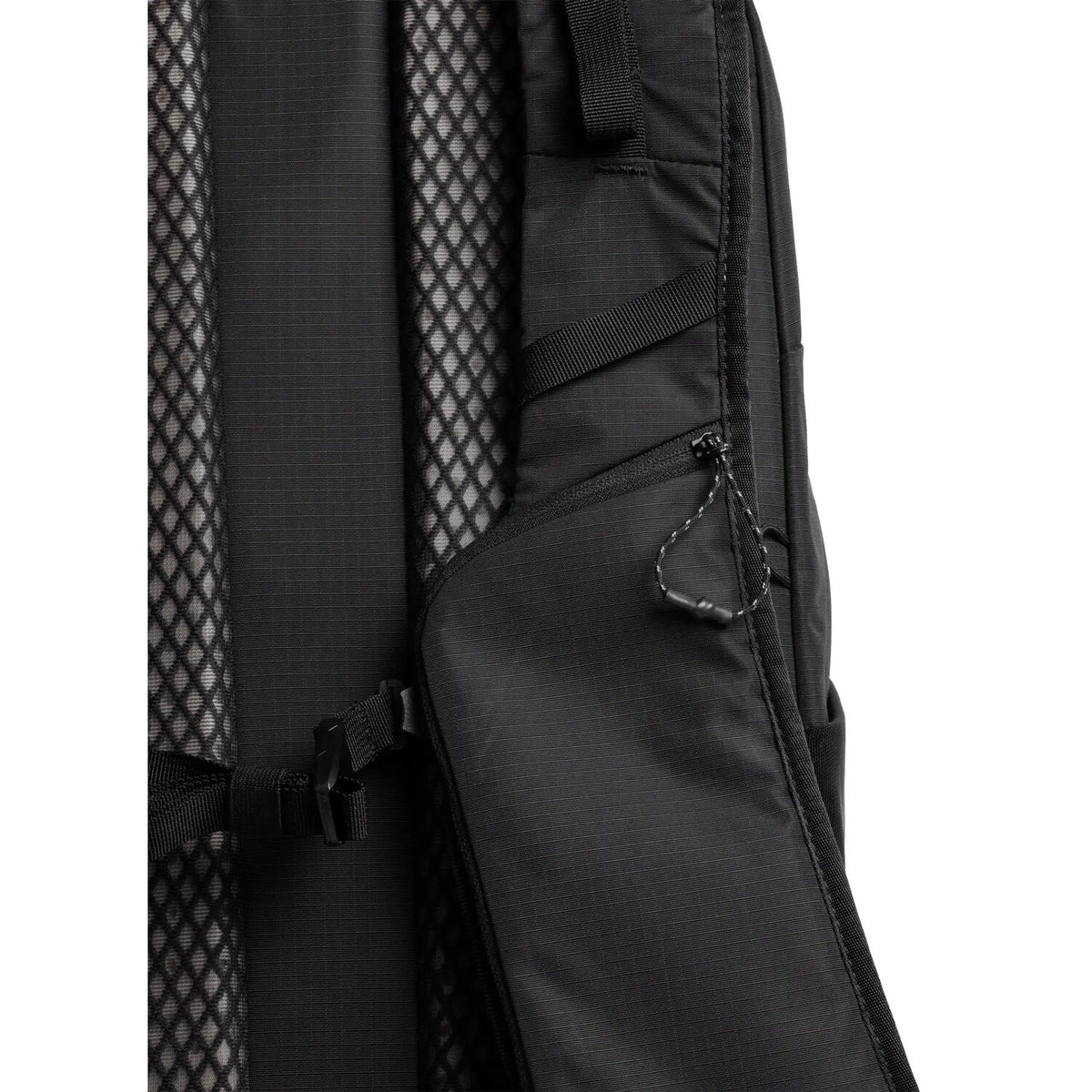 Mochila Moment Sequence (Negro, 23L) - detalle