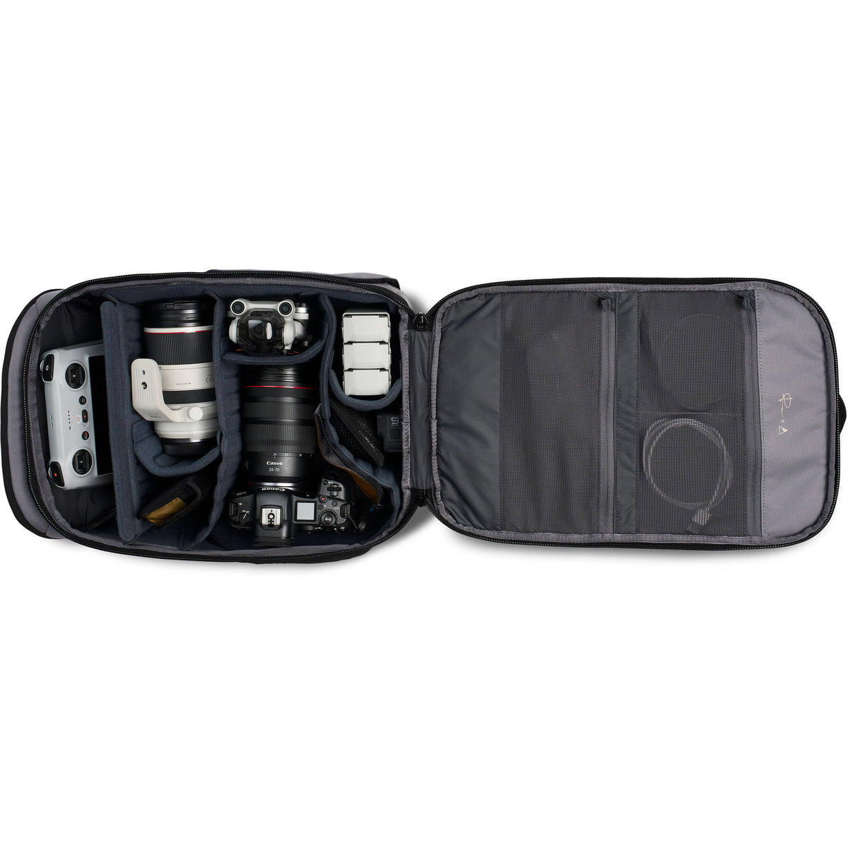 Mochila Nomatic LUMA Pack (Sage, 18L) - puertos y conexiones