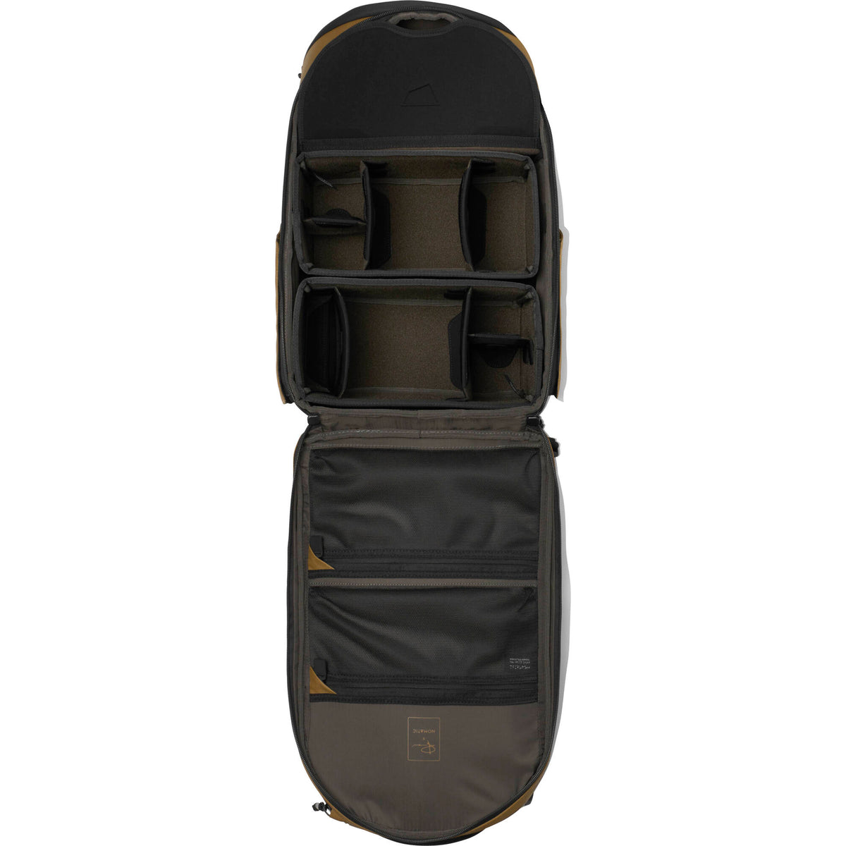 Mochila Nomatic McKinnon Pack con 2 Chico Packing Cubes (Coyote, 25L) - vista frontal