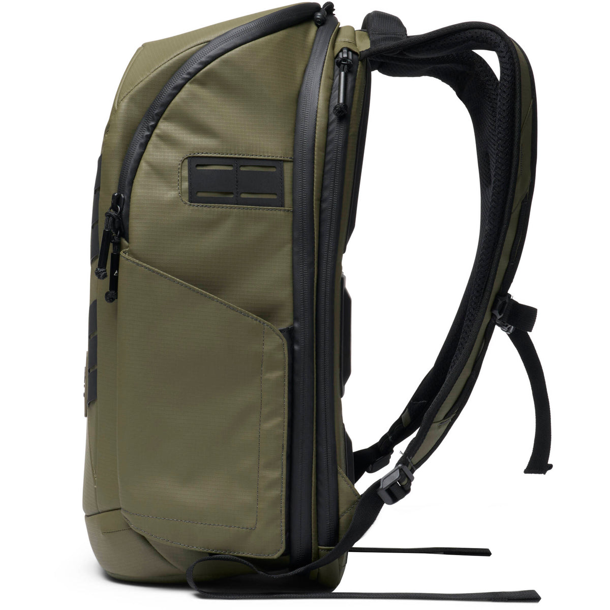 Mochila Nomatic McKinnon Pack con 2 Chico Packing Cubes (Ranger, 25L) - puertos y conexiones