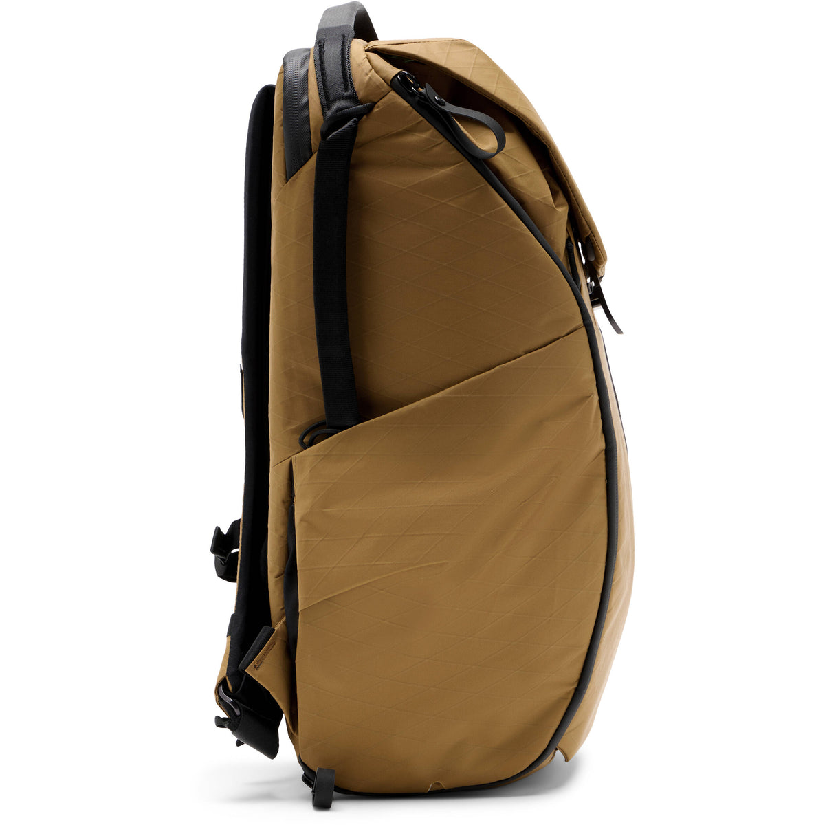 Mochila Peak Design Everyday (Coyote, 30L) - puertos y conexiones