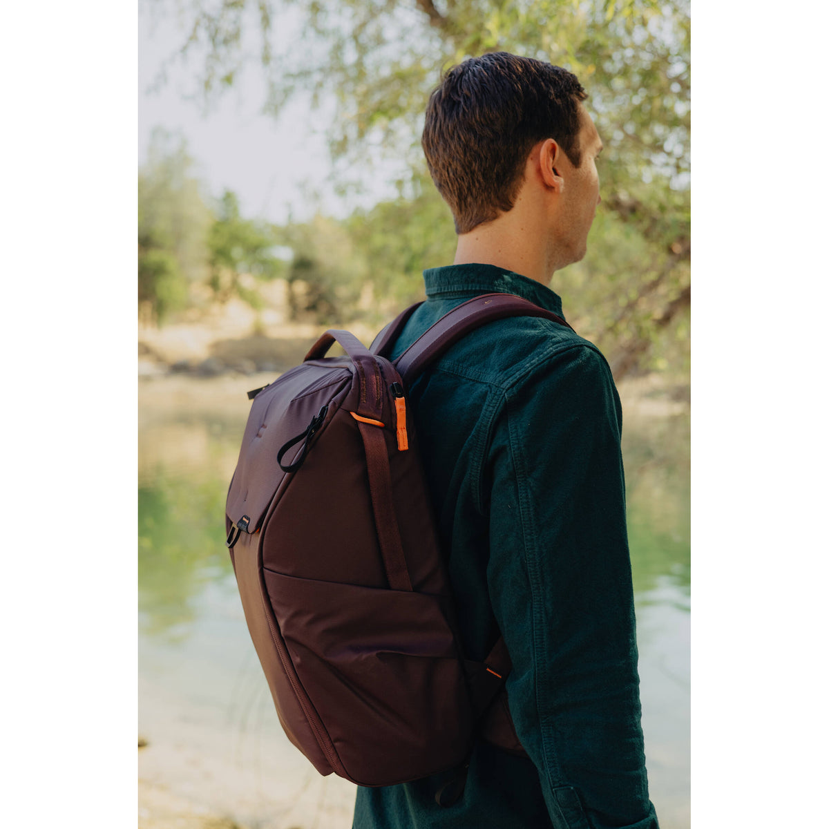 Mochila Peak Design Everyday (Eclipse, 20L) - en uso