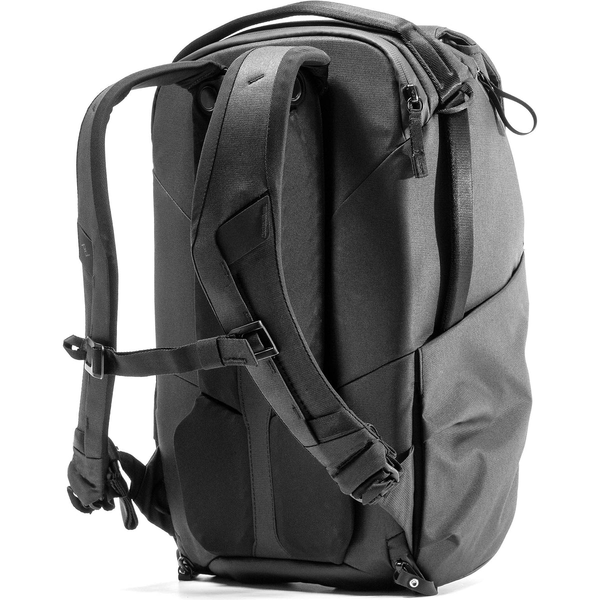 Mochila Peak Design Everyday (Negro, 20L) - puertos y conexiones