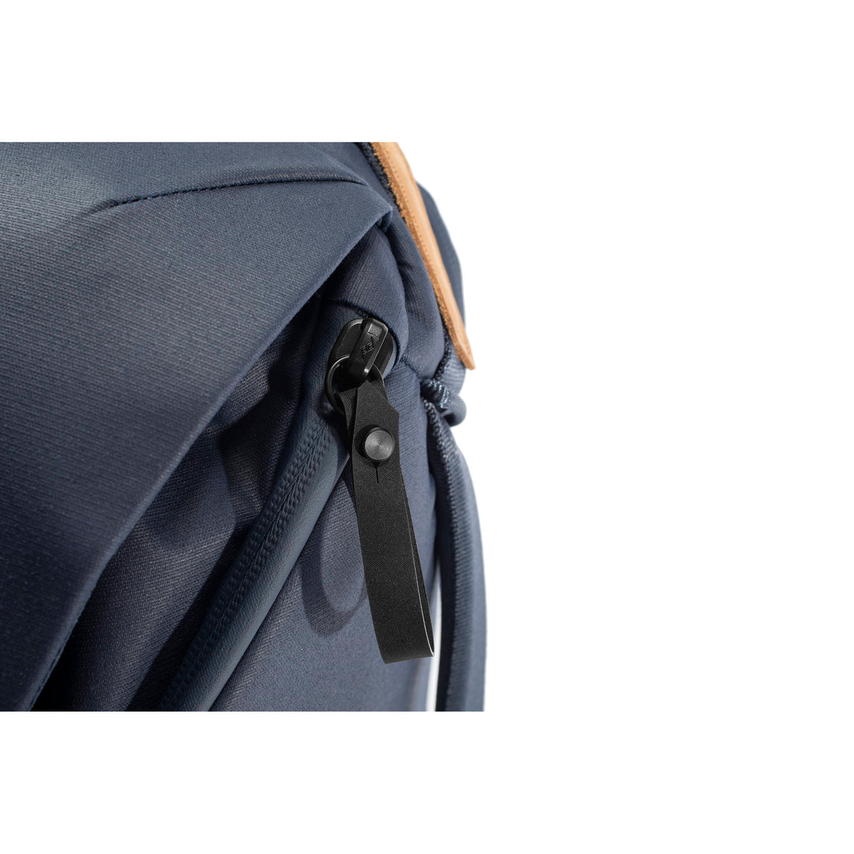 Mochila Peak Design Everyday V3 (Midnight, 20L) - en uso