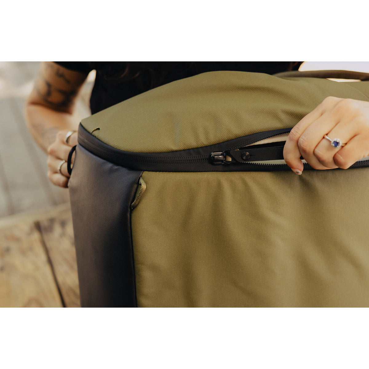 Mochila Peak Design Everyday Zip (Kelp Verde, 20L) - detalle