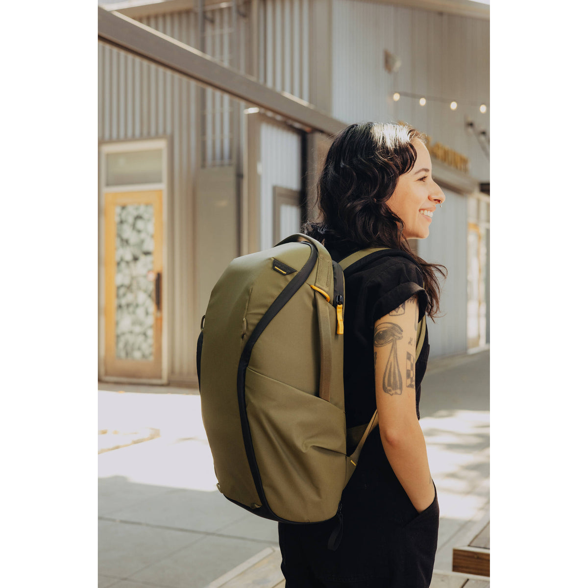 Mochila Peak Design Everyday Zip (Kelp Verde, 20L) - contenido de la caja