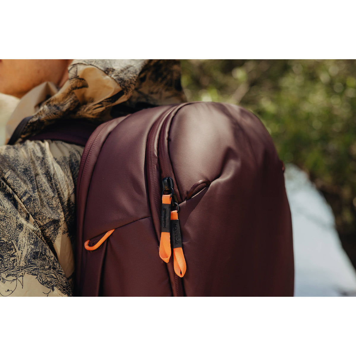 Mochila Peak Design Travel (Eclipse, 30L) - en uso