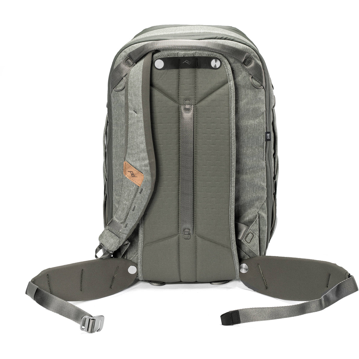 Mochila Peak Design Travel (Sage, 30L) - puertos y conexiones