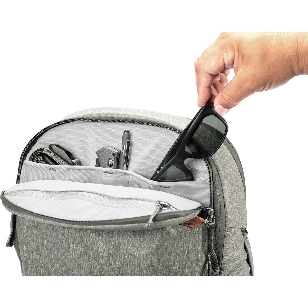 Mochila Peak Design Travel (Sage, 30L) - contenido de la caja