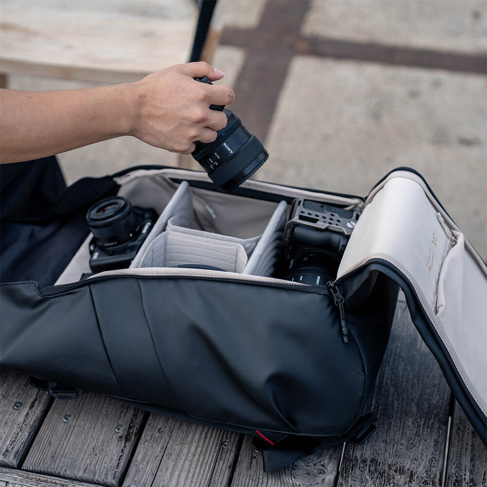 Mochila PGYTECH OneGo Air (20L, Obsidian Negro) - en uso