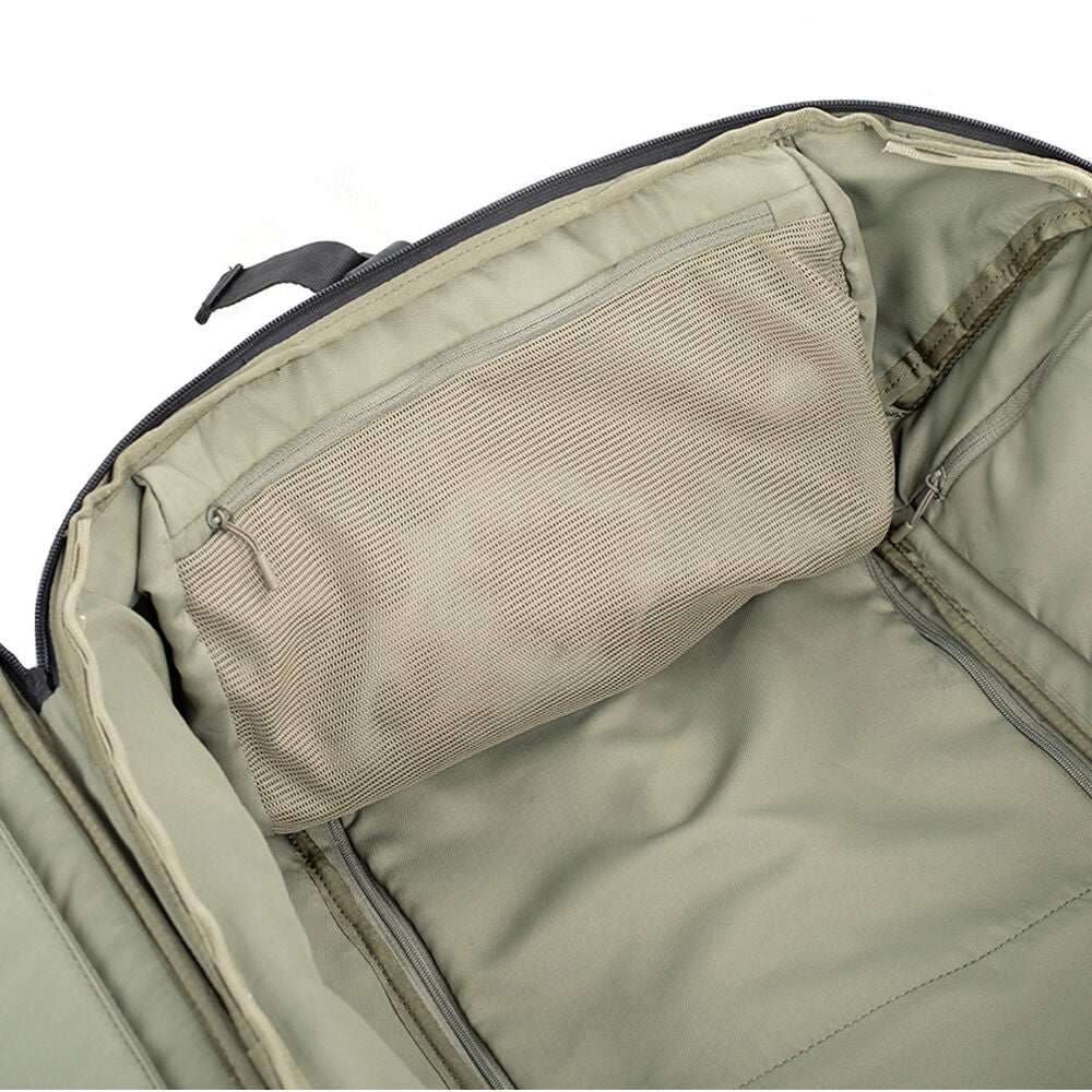 Mochila PGYTECH OneMo Travel (Twilight Negro, 35L) - en uso