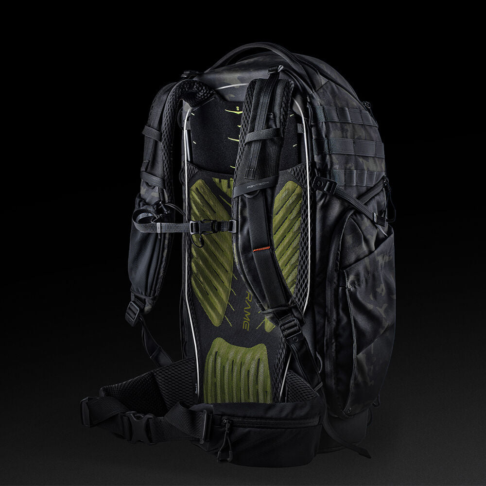 Mochila PGYTECH OnePro ST (Night Camo) - vista trasera