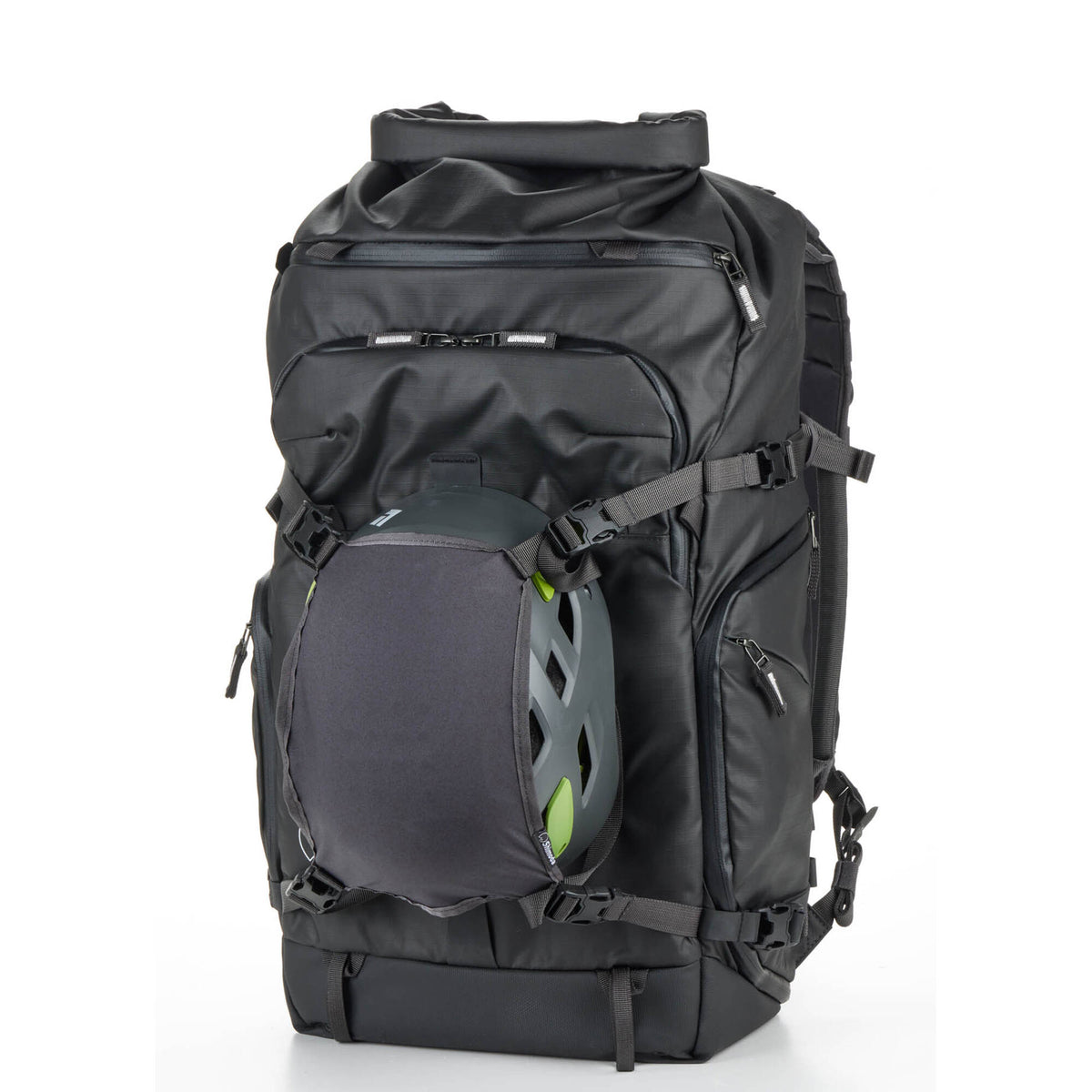 Mochila Shimoda Designs Action X40 V2 (Negro, 40L) - en uso