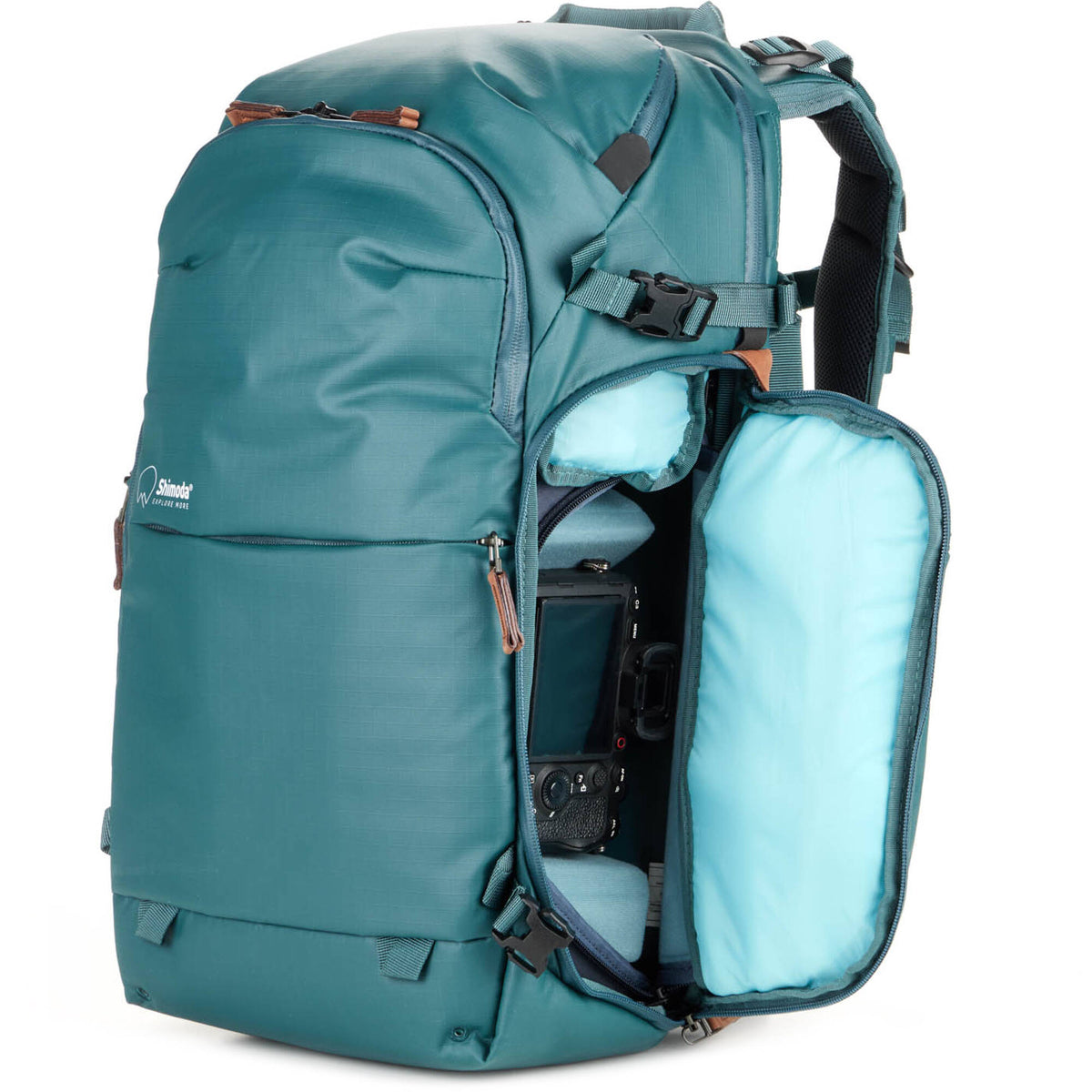Mochila Shimoda Designs Explore V2 25 Women's Starter Kit (Teal, 25L) - en uso