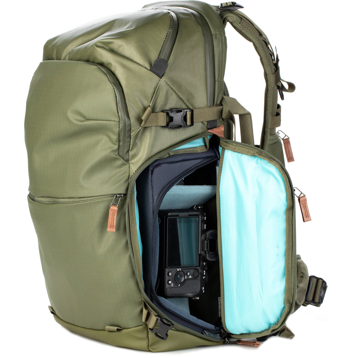 Mochila Shimoda Designs Explore v2 30 Photo (Army Verde) - puertos y conexiones