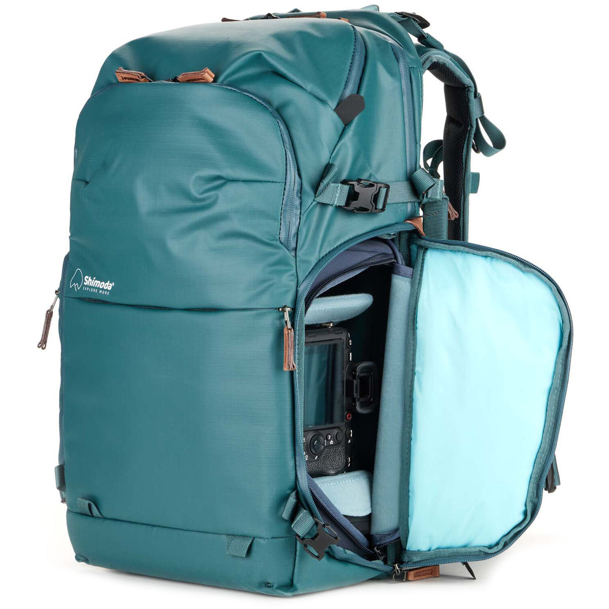 Mochila Shimoda Designs Explore V2 30 Women's Starter Kit (Teal, 30L) - en uso
