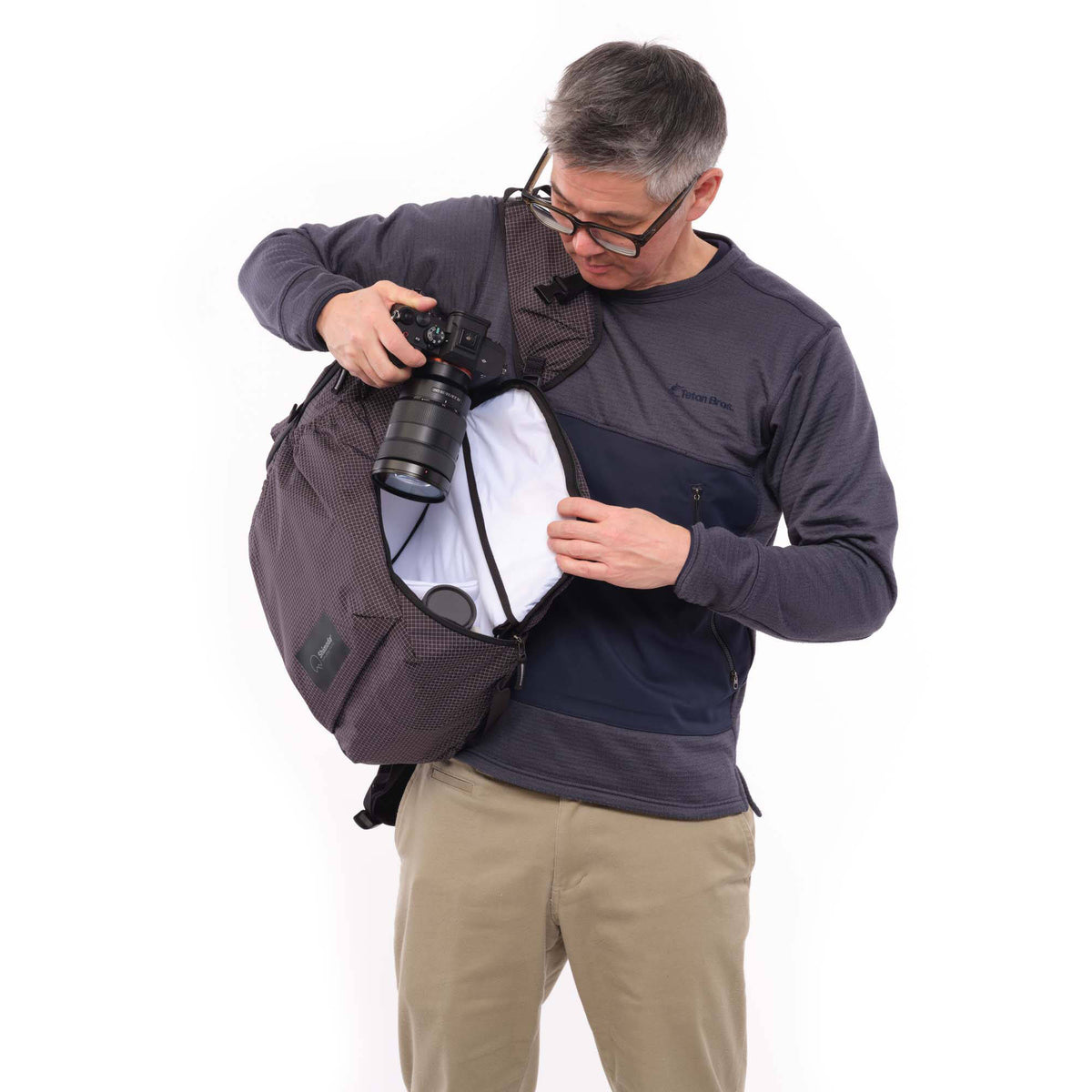 Mochila Shimoda Designs Side Lite 22 (Negro/Blanco) - vista lateral