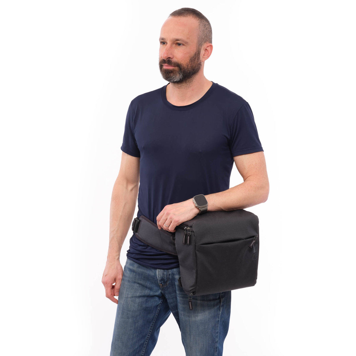 Mochila Shimoda Designs Side Street 28 Starter Kit (Anthracite) - en uso