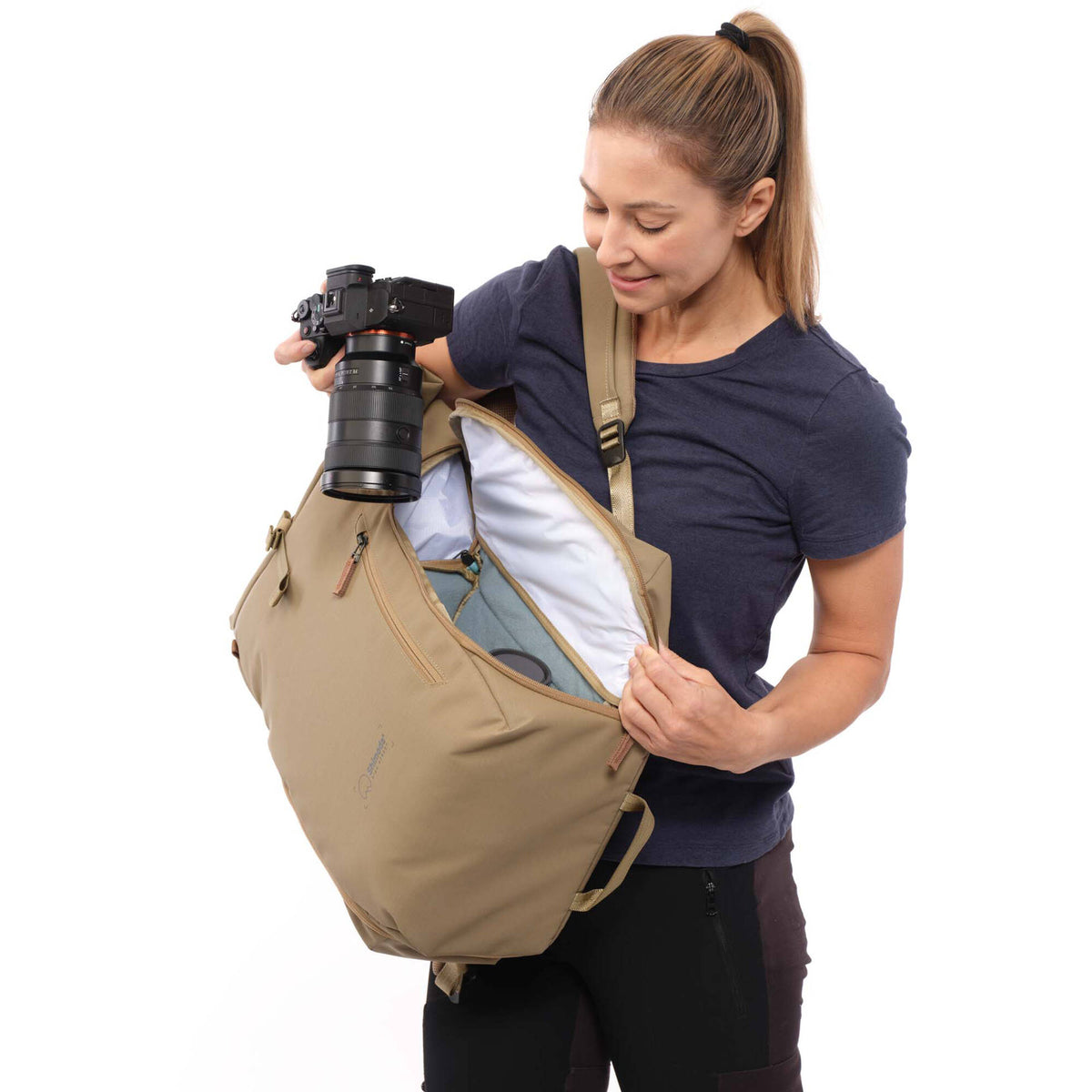 Mochila Shimoda Designs Side Street 28 Starter Kit (Boa) - puertos y conexiones
