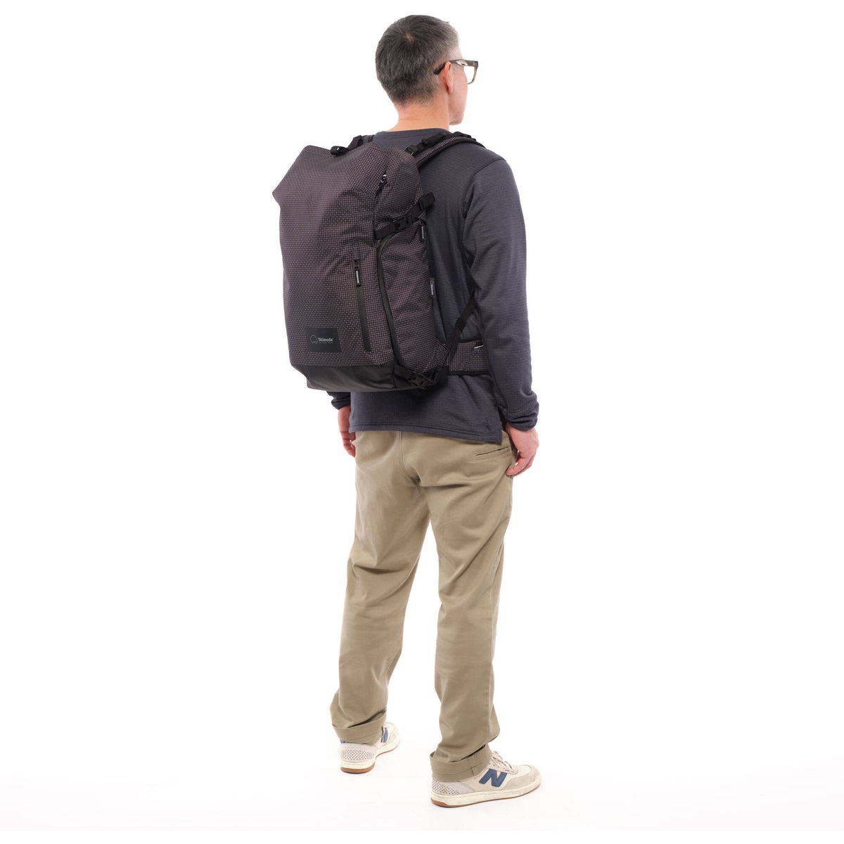 Mochila Shimoda Designs Sidecountry 28 (Negro/Blanco) - puertos y conexiones