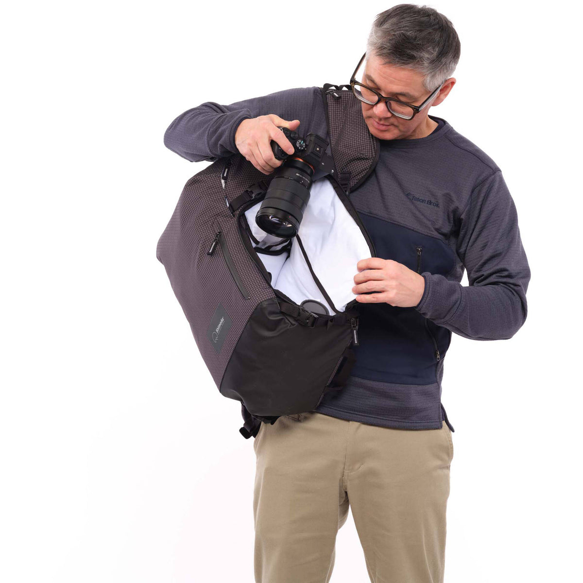 Mochila Shimoda Designs Sidecountry 28 Starter Kit (Negro/Blanco) - puertos y conexiones
