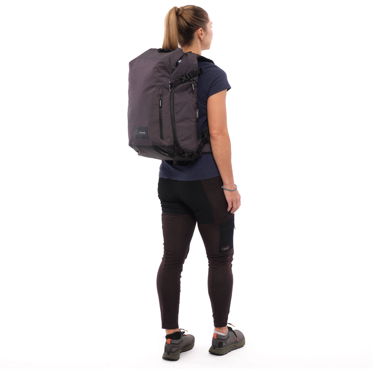 Mochila Shimoda Designs Sidecountry 28 Women's (Negro/Blanco) - puertos y conexiones