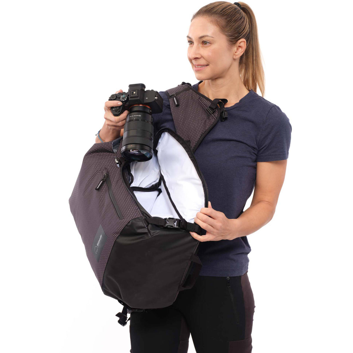 Mochila Shimoda Designs Sidecountry 28 Women's Starter Kit (Negro/Blanco) - puertos y conexiones