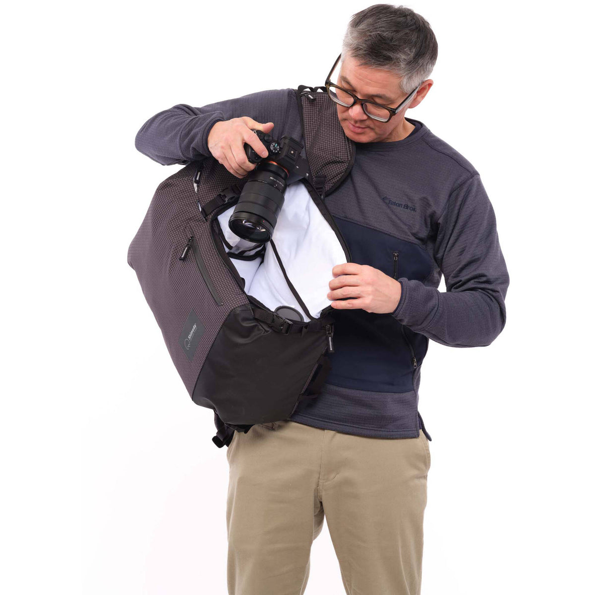 Mochila Shimoda Designs Sidecountry 32 (Negro/Blanco) - puertos y conexiones