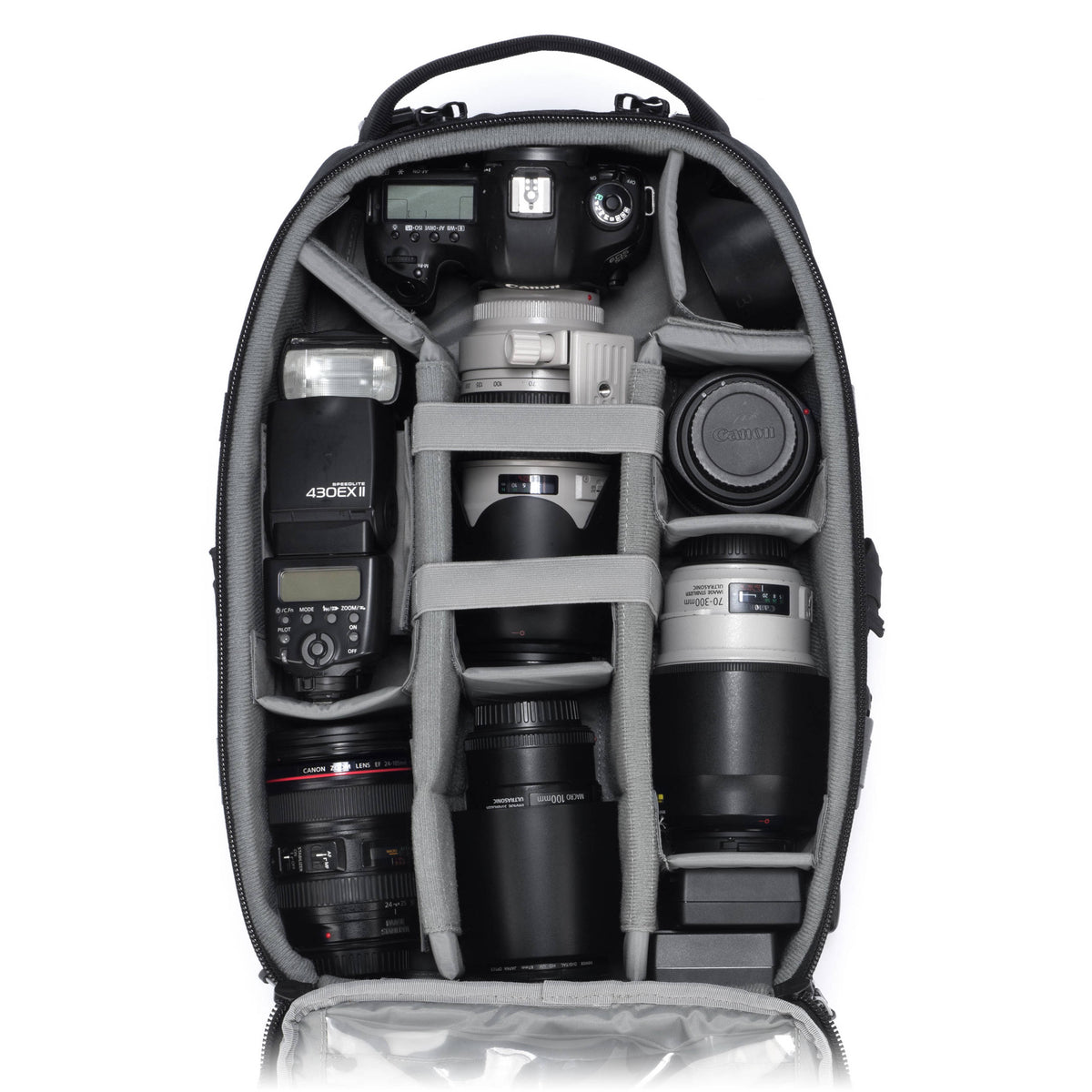 Mochila Tamrac Professional Series: Anvil Slim 15 (Negro) - puertos y conexiones