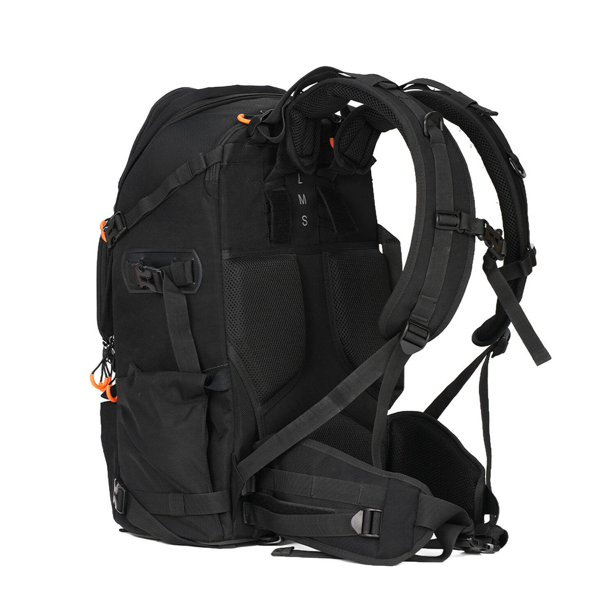 Mochila TARION PB-02 (30L, Negro) - en uso