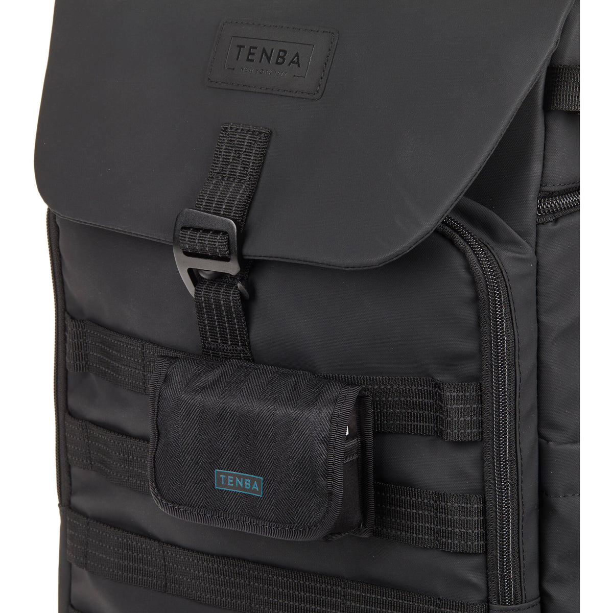 Mochila Tenba Axis V2 LT (Negro, 20L) - en uso