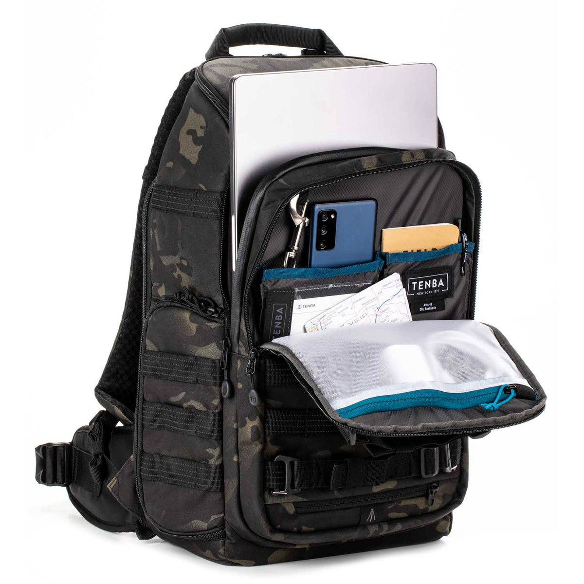 Mochila Tenba Axis V2 (MultiCam Negro, 32L) - puertos y conexiones