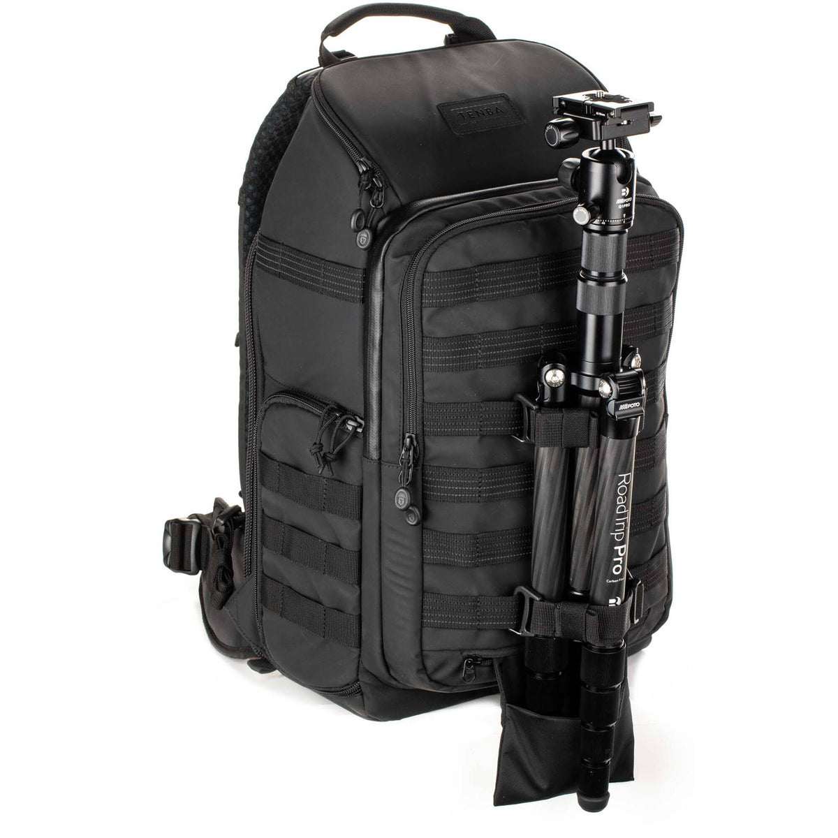 Mochila Tenba Axis V2 (Negro, 20L) - en uso