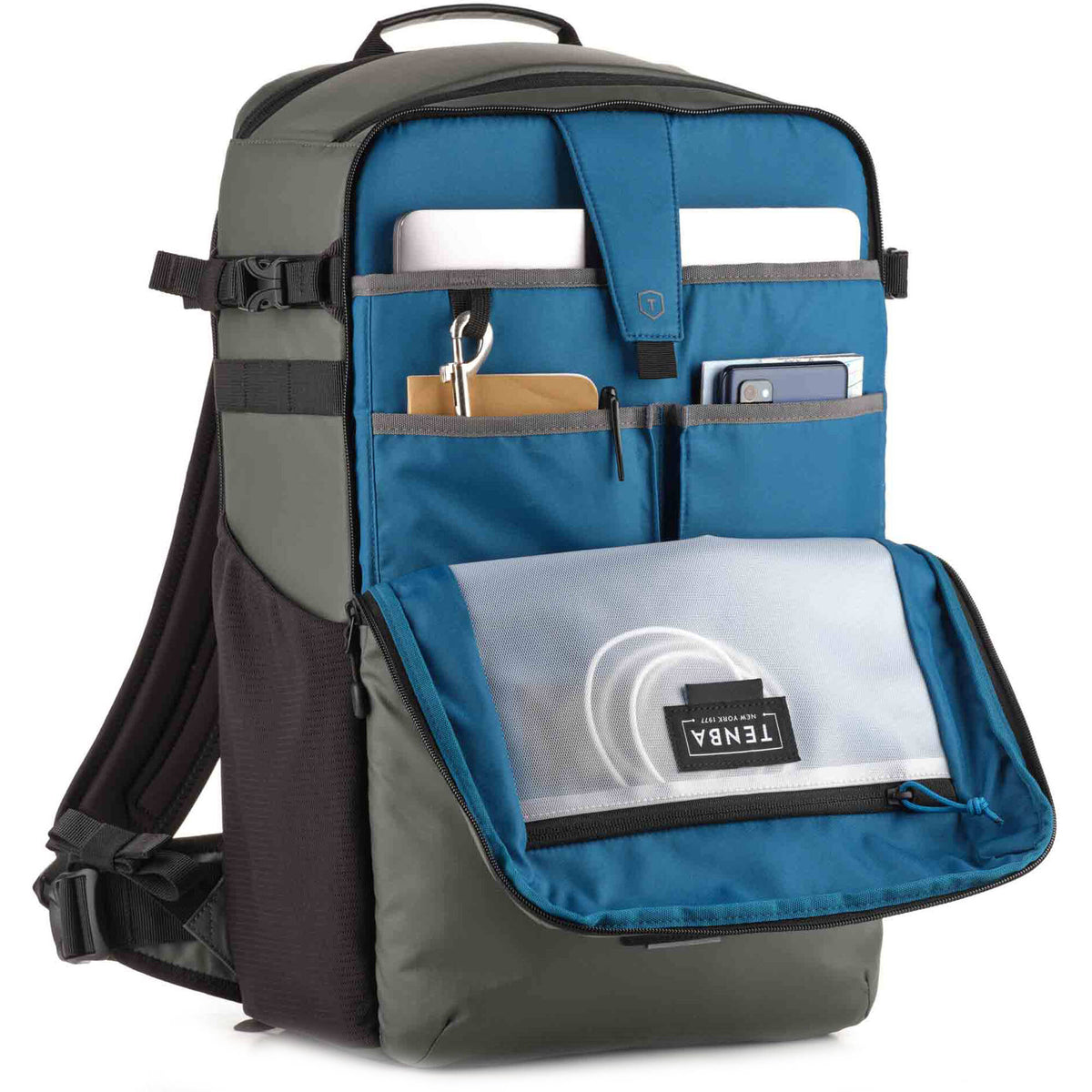 Mochila Tenba Solstice V2 (Gris, 24L) - en uso
