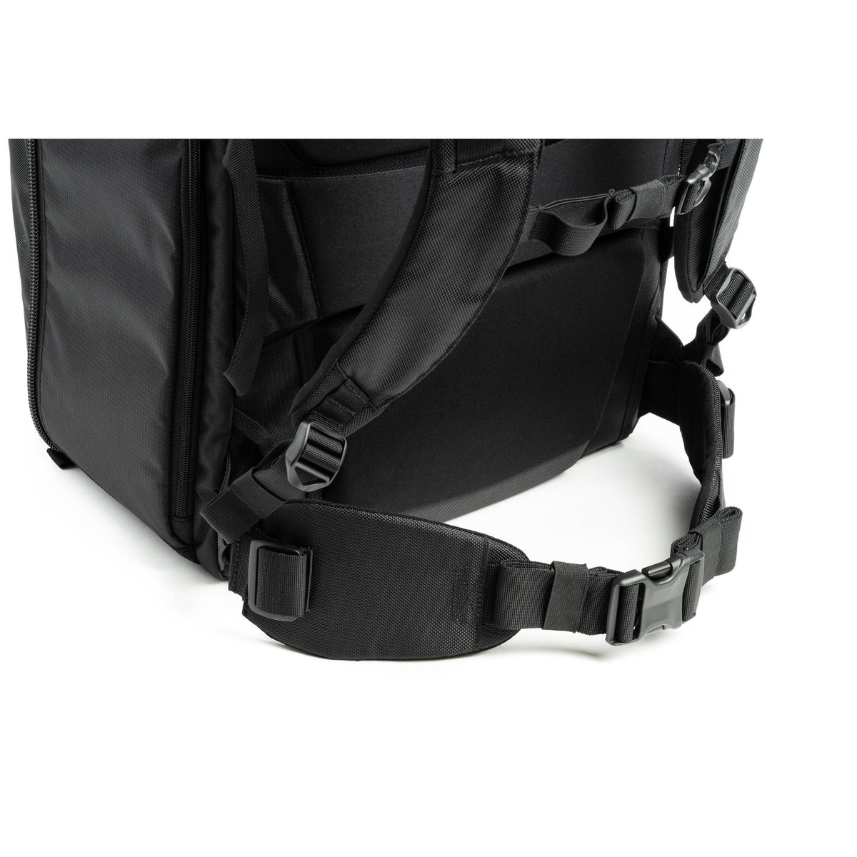 Mochila Think Tank Photo Airport Accelerator (41L) - puertos y conexiones