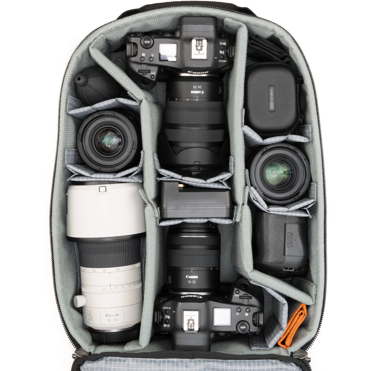 Mochila Think Tank Photo Airport Commuter (31L) - puertos y conexiones