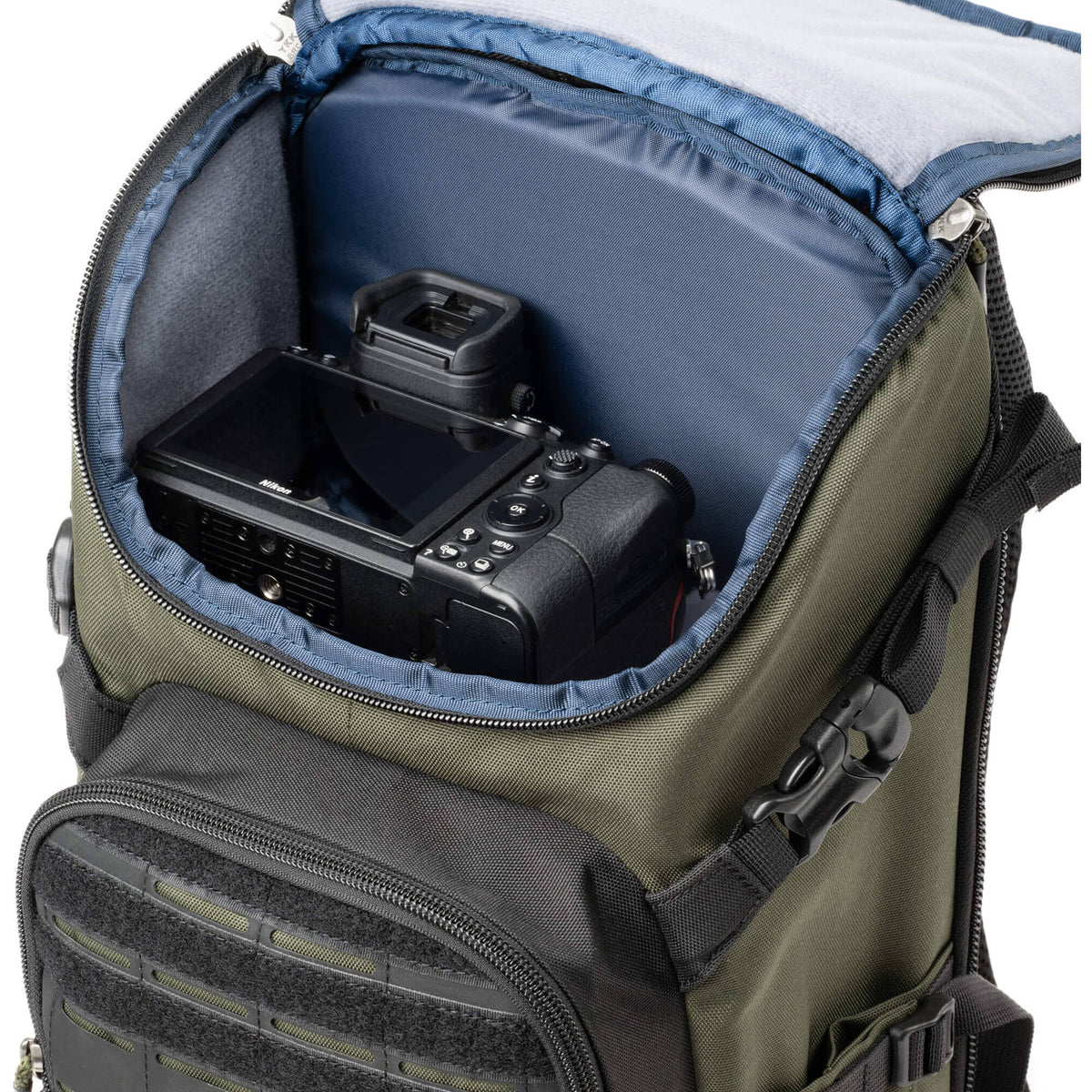 Mochila Think Tank Photo DarkLight (Montane Verde, 14L) - en uso