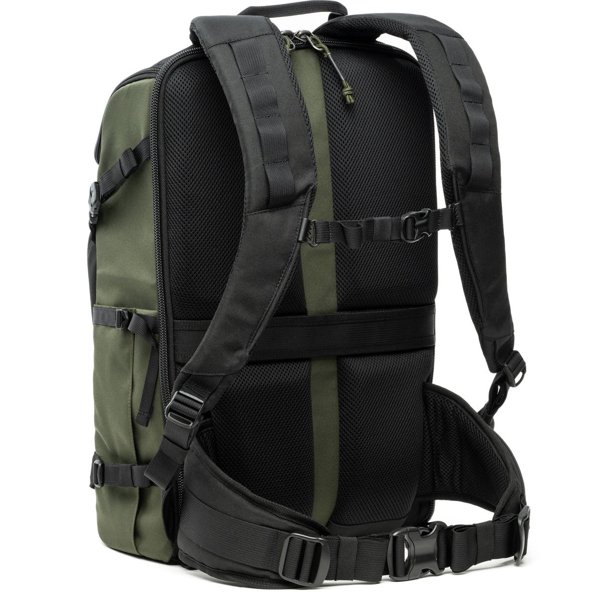 Mochila Think Tank Photo DarkLight (Montane Verde, 25L) - puertos y conexiones