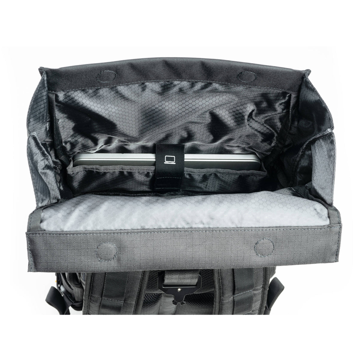 Mochila Think Tank Photo FocusPoint Rolltop (Asphalt Negro, 30 L) - detalle