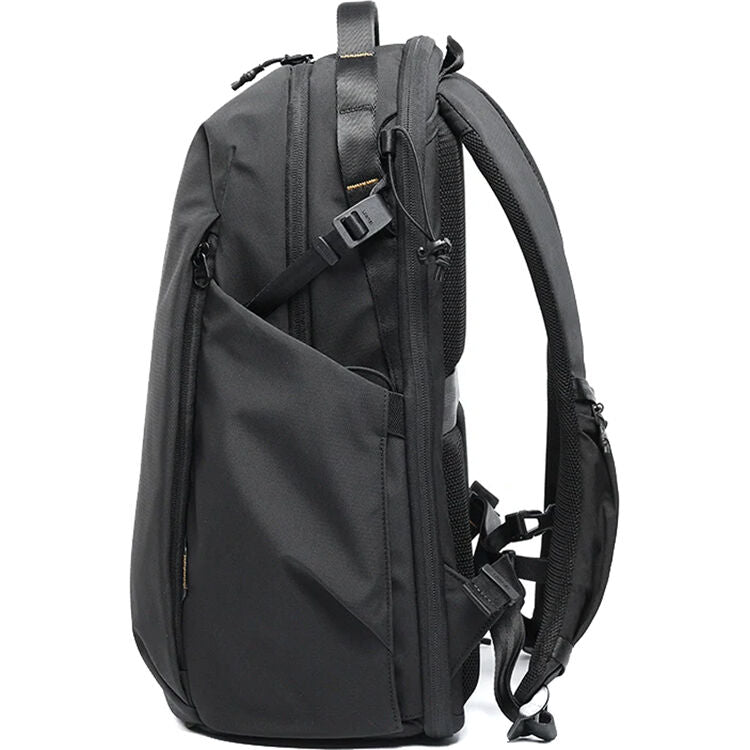 Mochila Ulanzi YY038 Urban Travel V2 (Negro, 22L) - puertos y conexiones
