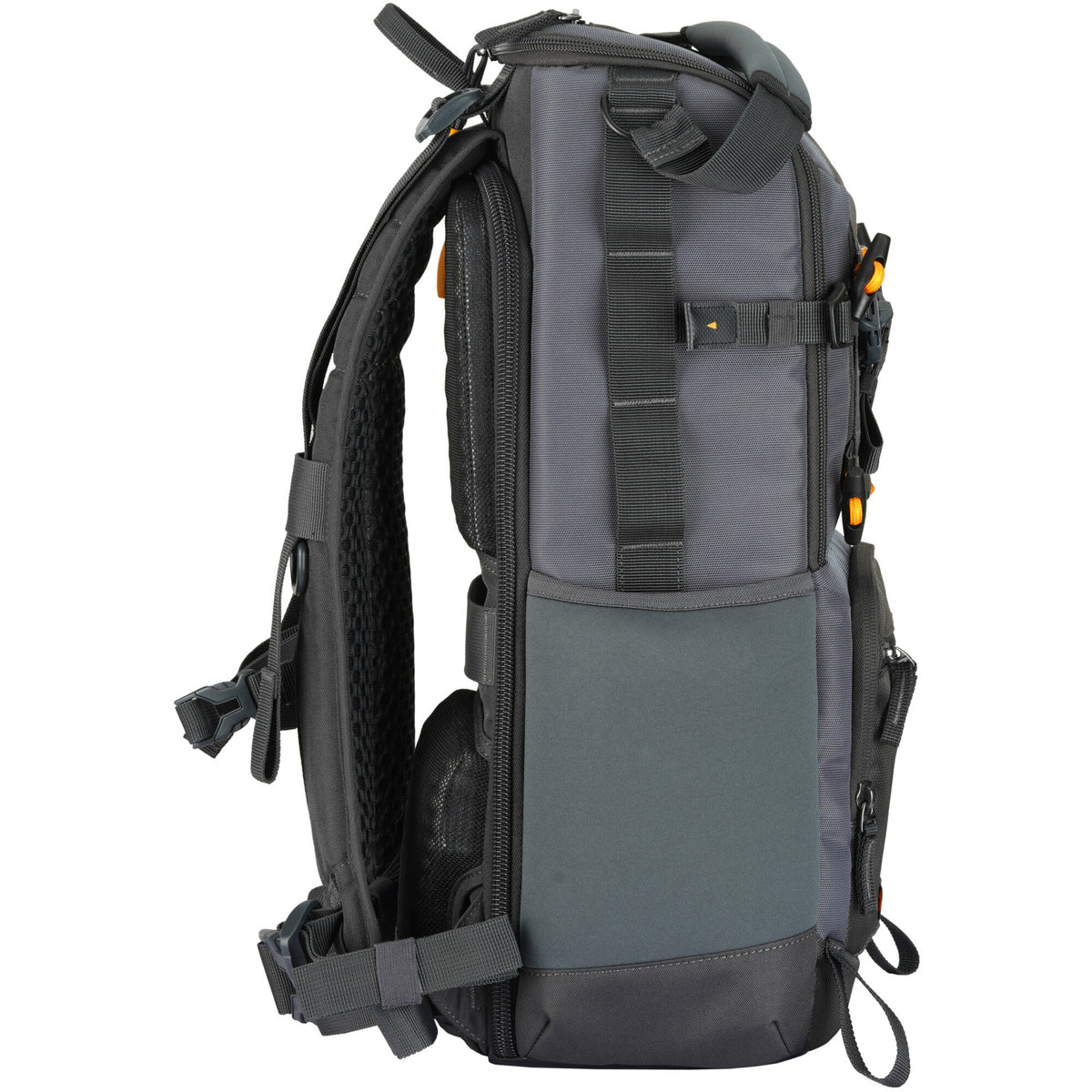 Mochila Vanguard Alta Sky 42 (Dark Gris, 16.6L) - en uso