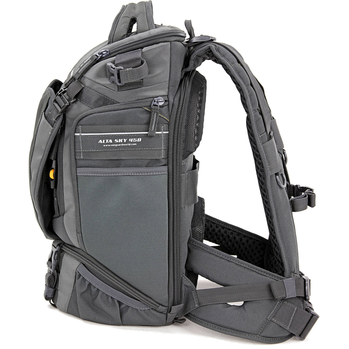 Mochila Vanguard Alta Sky 45D (Dark Gris, 22L) - en uso